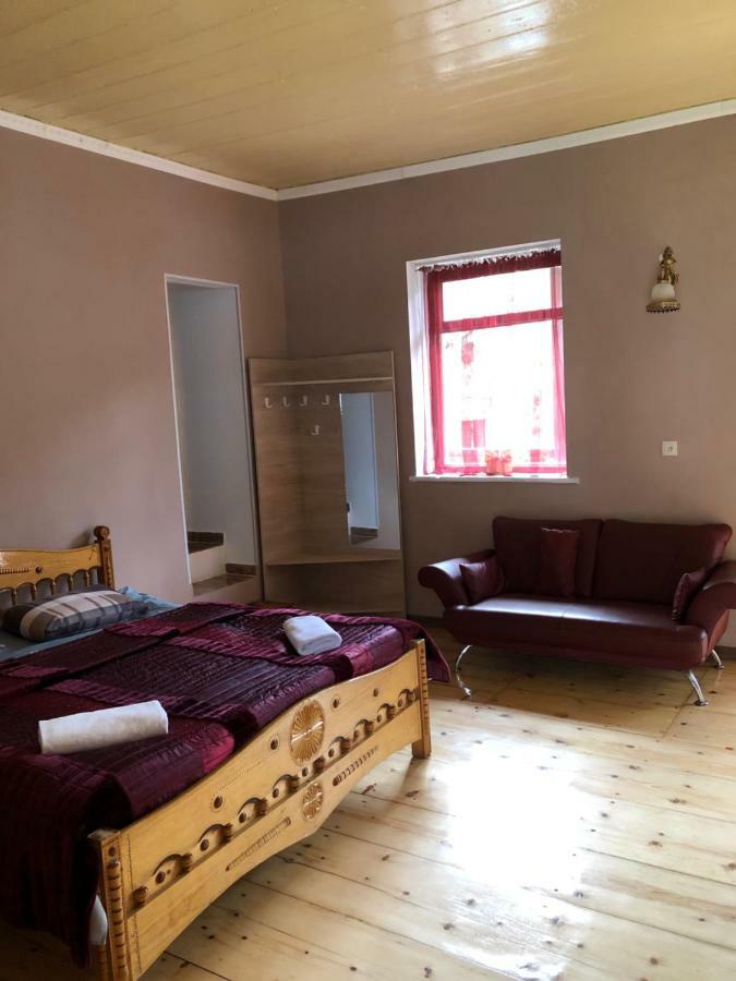 Travel Inn House Mestia • Მოგზაურის Სახლი Luaran gambar